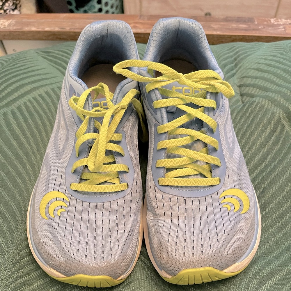 TOPO Ultrafly 3 size 9 Sneakers